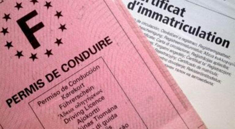 Carte grise, permis de conduire : que faire quand on les a perdu ?