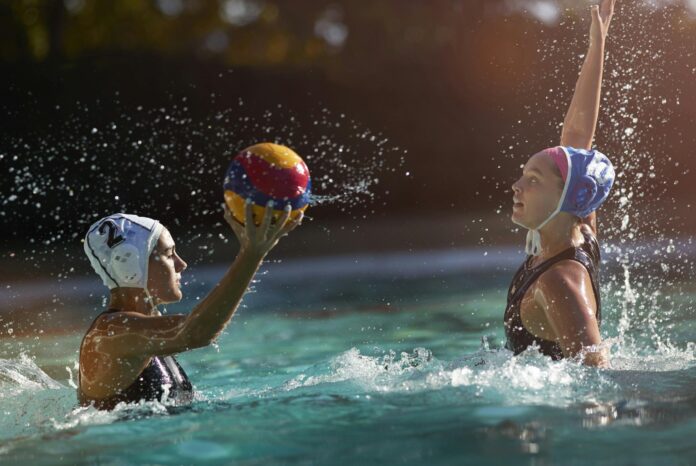 Waterpolo players battling to get the ball